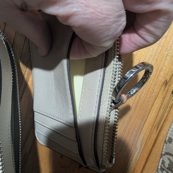 ***Rare Full Set: Authentic Tory Burch Bag, Wallet, & Shoes size 8*** - Picture 4 of 12